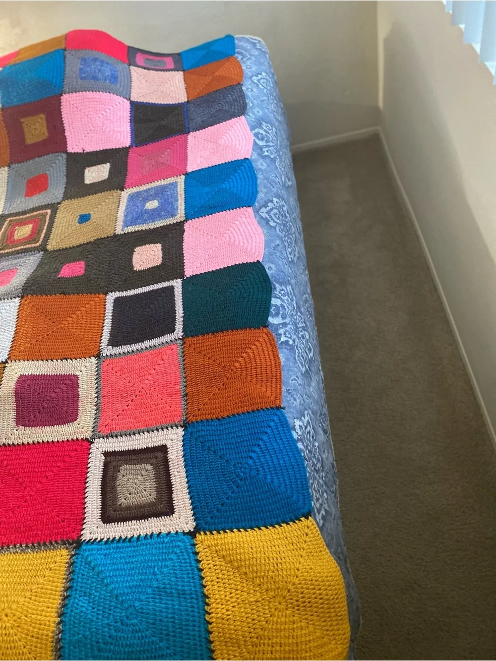 Handmade Pattern Knitted Quilt Good Quality For Full Size to keep throw on Couch